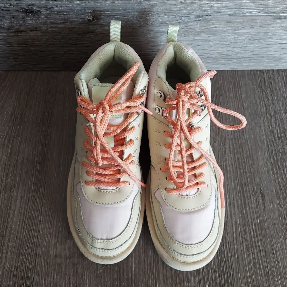 Womens UGG Highland Hi Heritage Sneaker Size 6